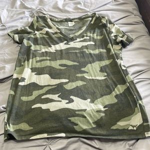 WOMENS vs pink tshirt camo size large